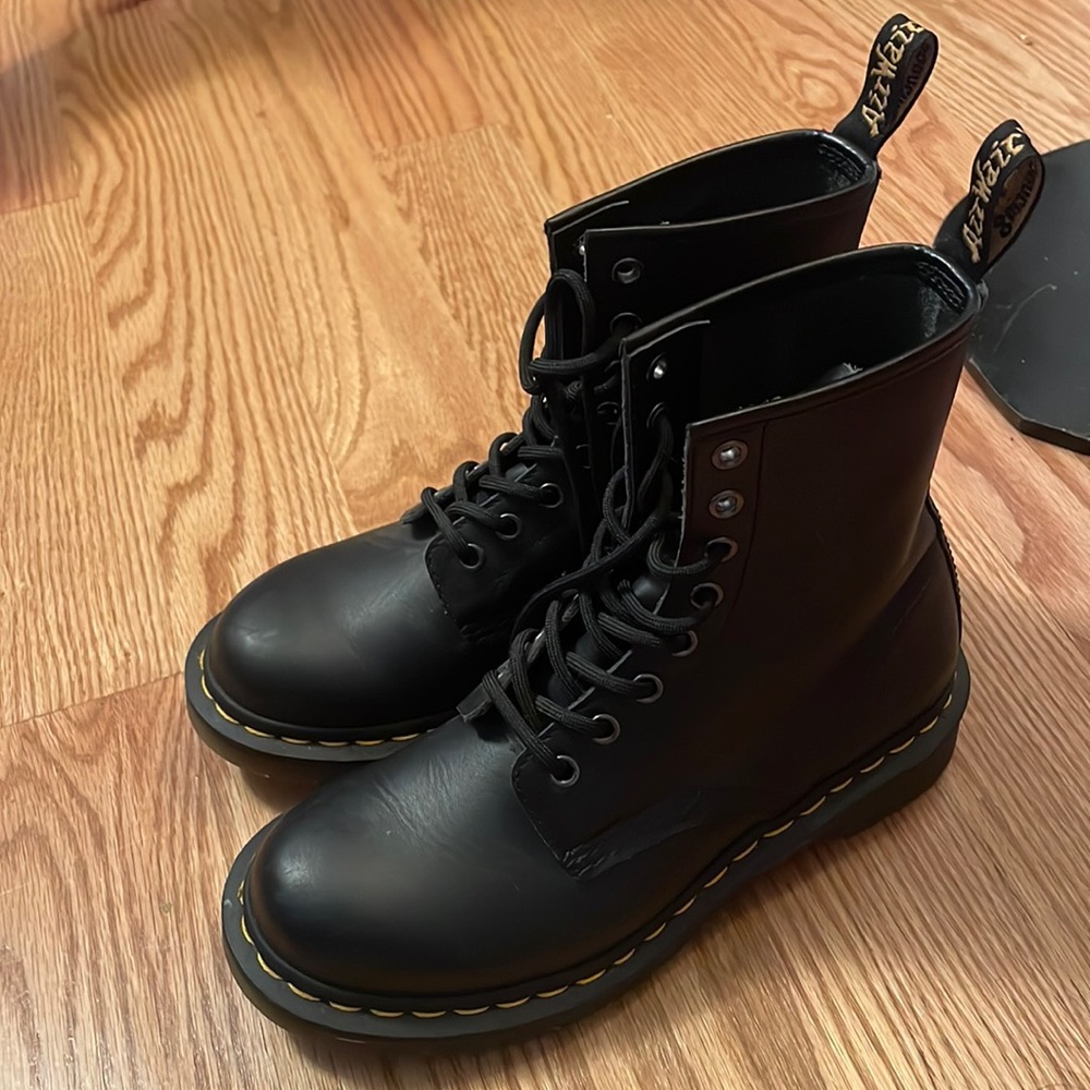 Size 7 black leather doc martens